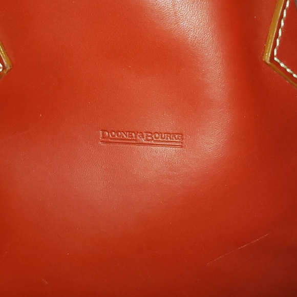 Dooney and Burke red shoulder hand bag - Picture 2 of 9